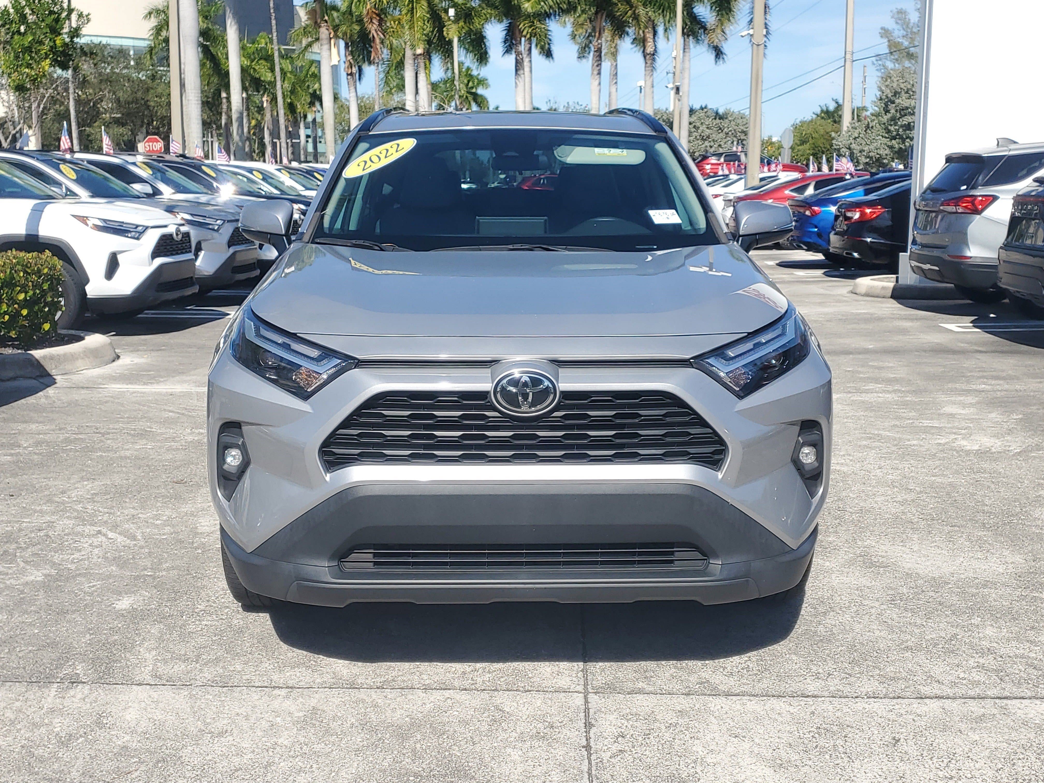 Used 2022 Toyota RAV4 XLE Premium image 8