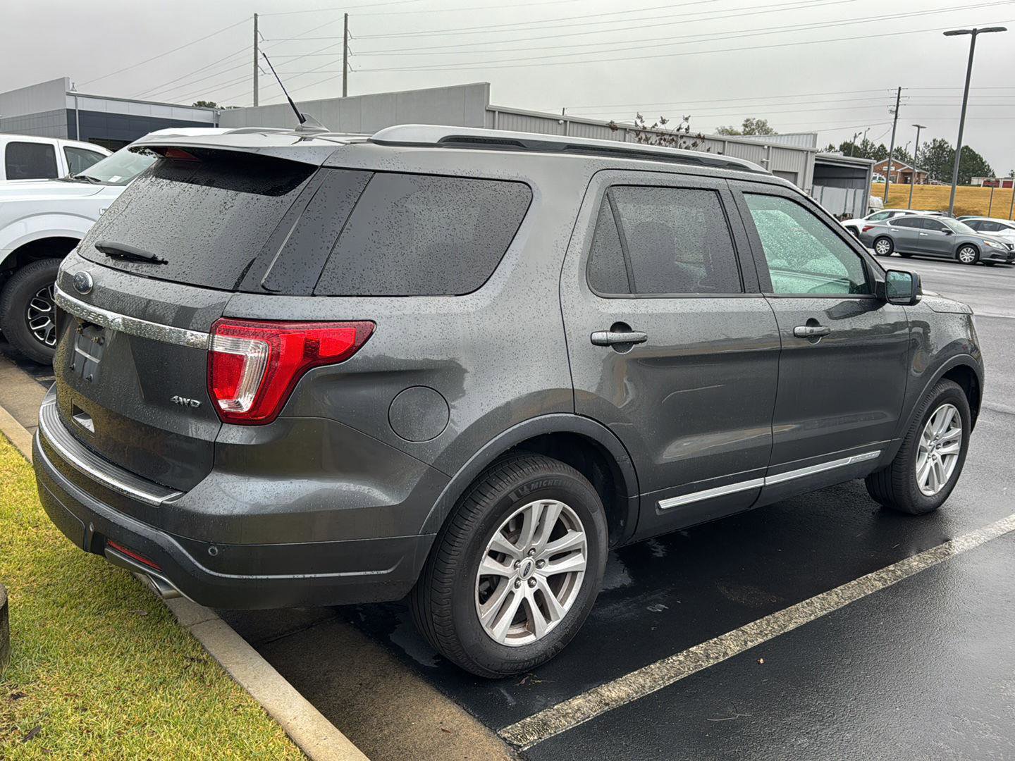 Used 2018 Ford Explorer XLT w/ Equipment Group 202A image 6