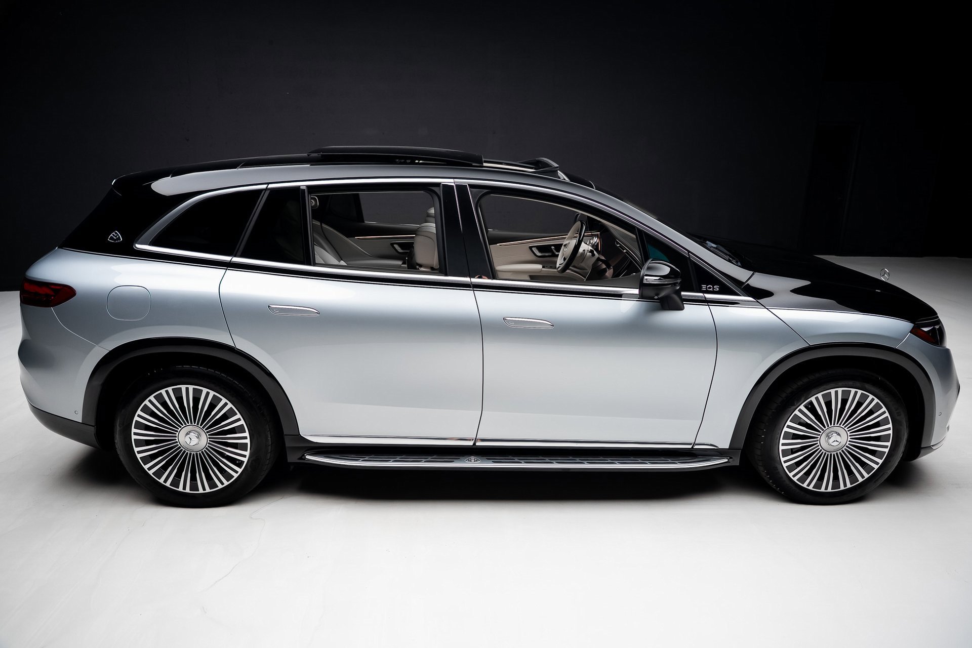 Used 2024 Mercedes-Benz Maybach EQS 680 4MATIC image 35