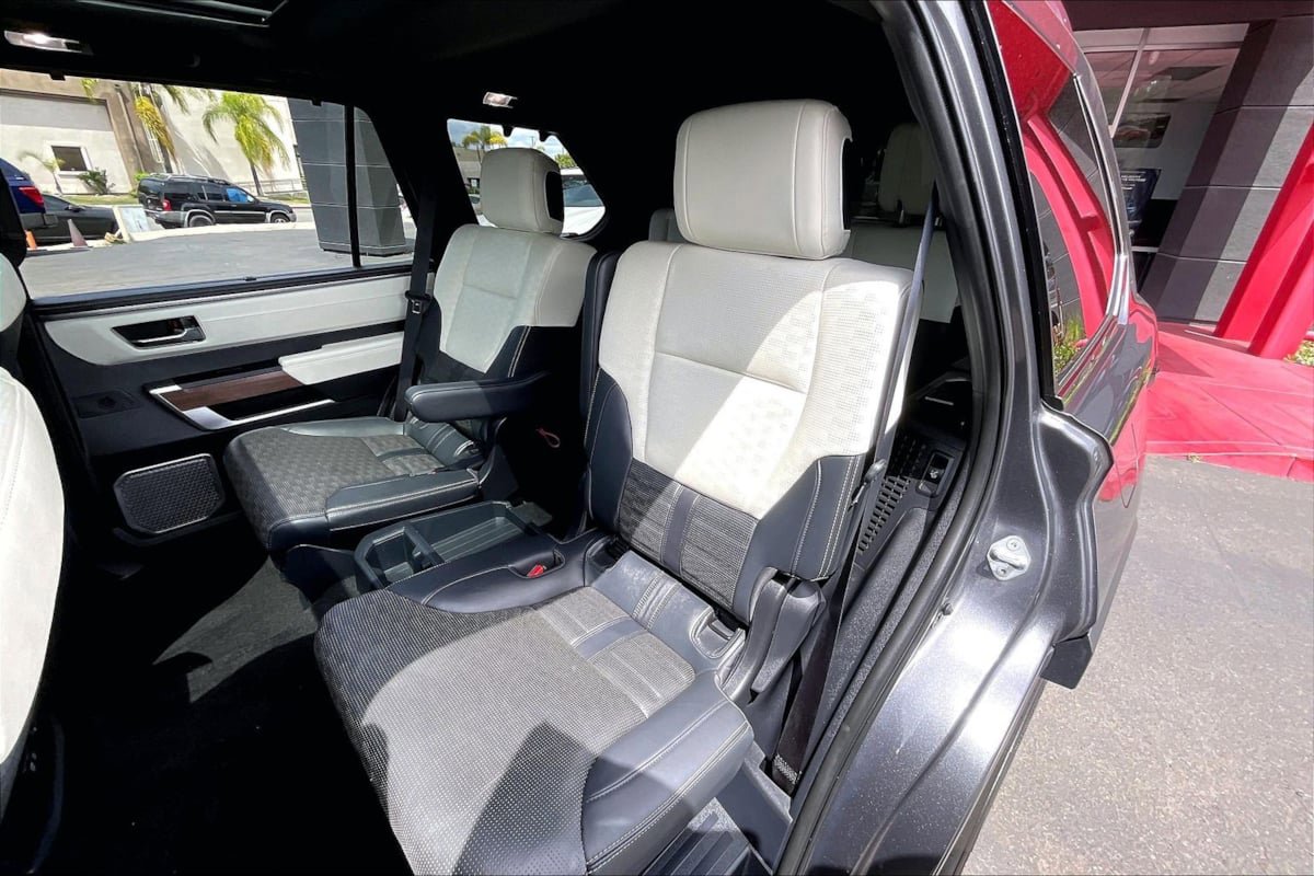 Used 2023 Toyota Sequoia Capstone AWD/4WD image 24
