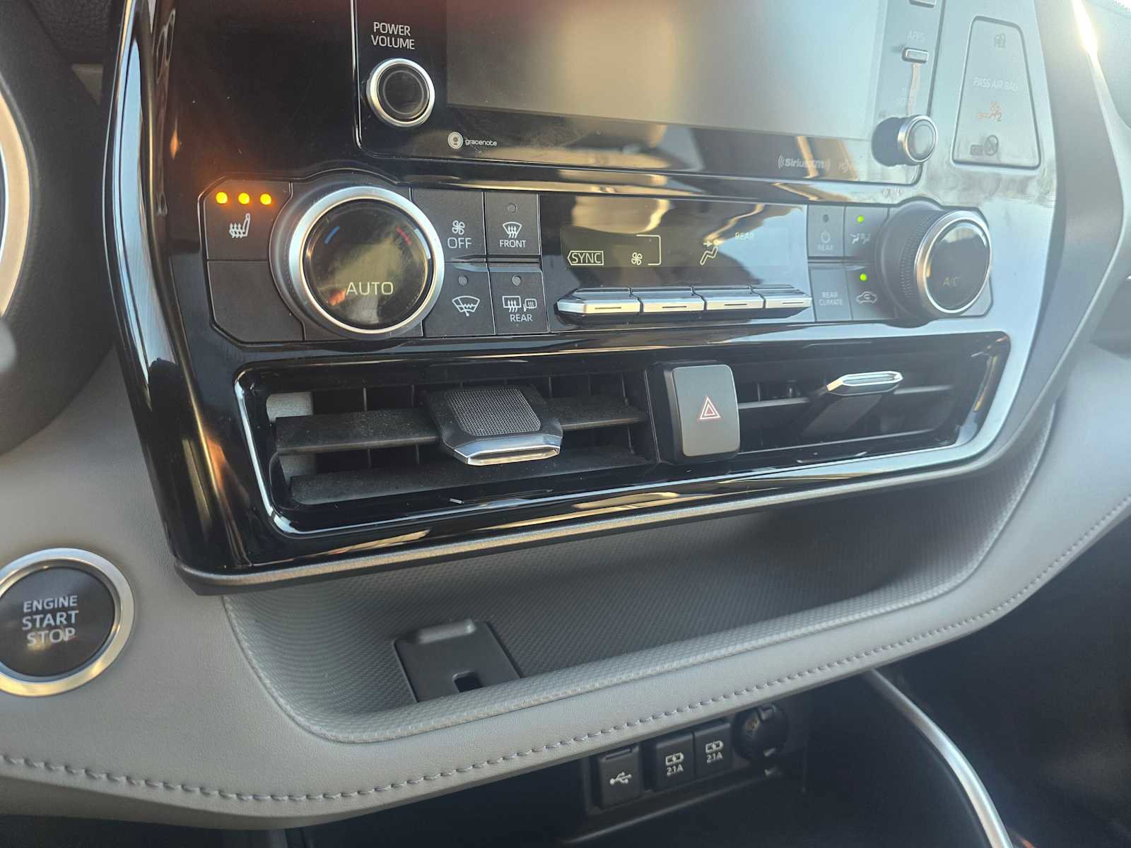 Used 2021 Toyota Highlander XLE image 29