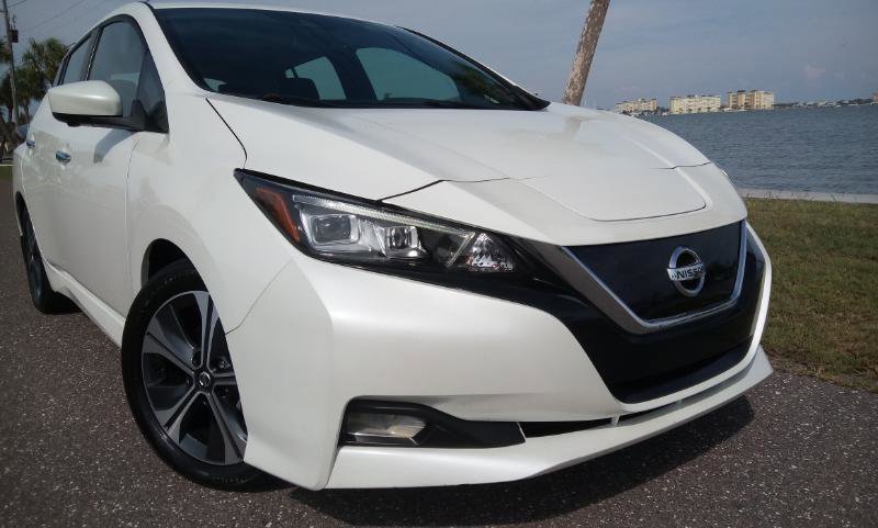 Used 2020 Nissan Leaf SV w/ SV Technology Package FWD image 3
