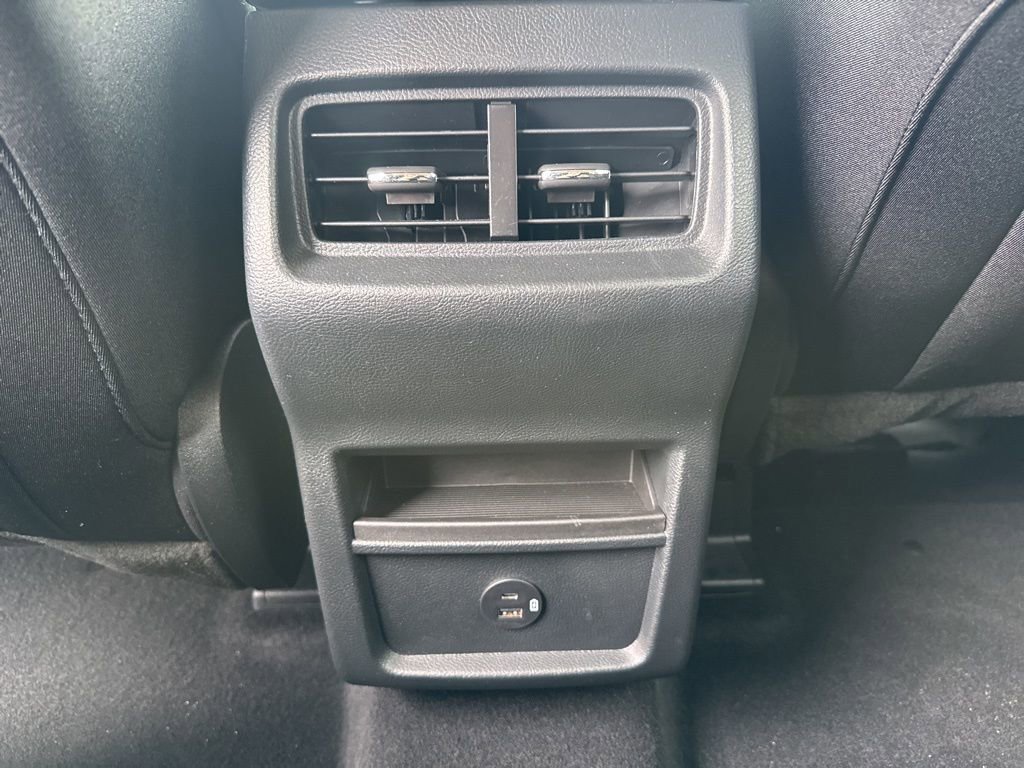 Used 2021 Ford Edge SE image 30