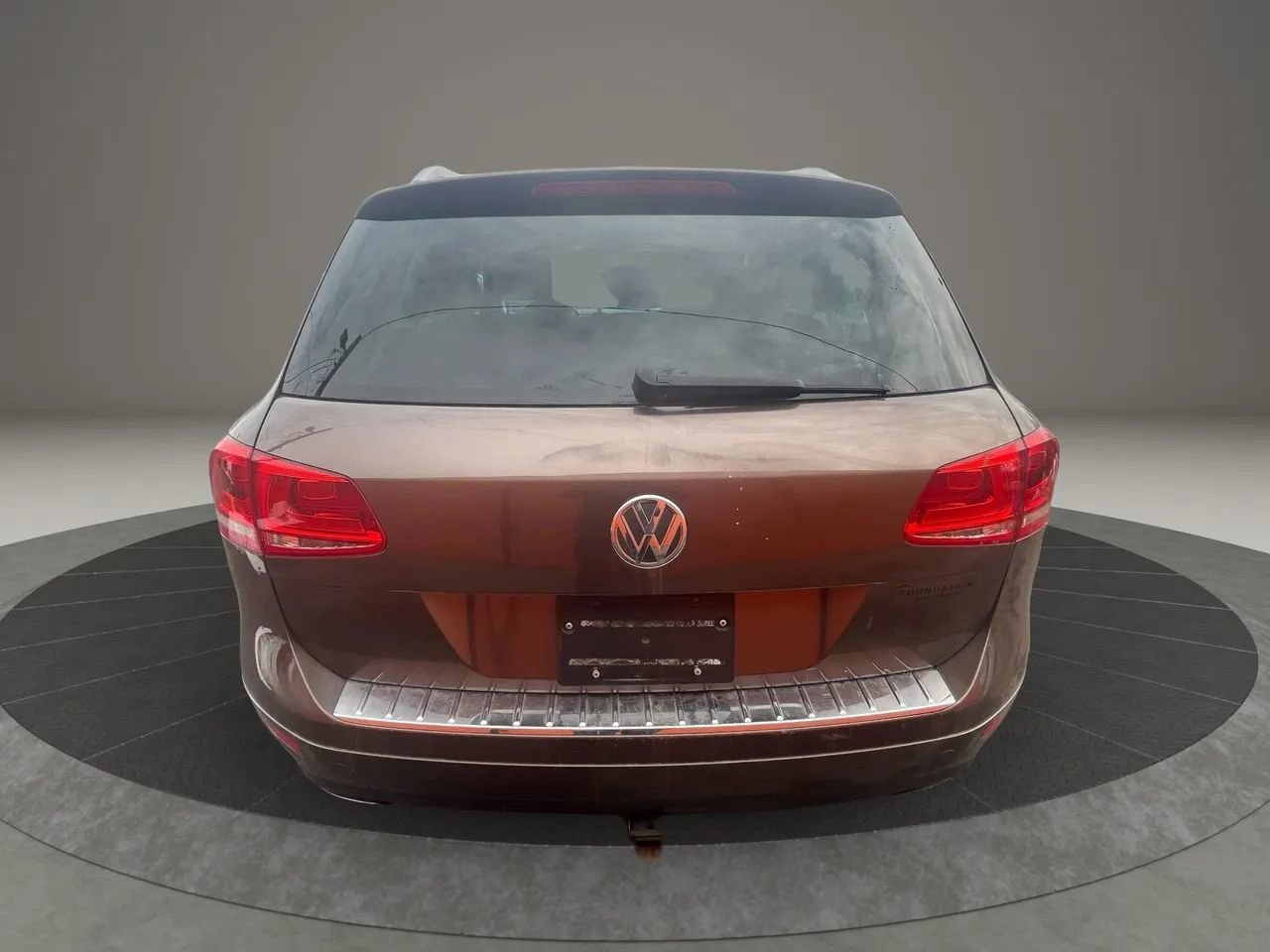 Used 2013 Volkswagen Touareg TDI image 6