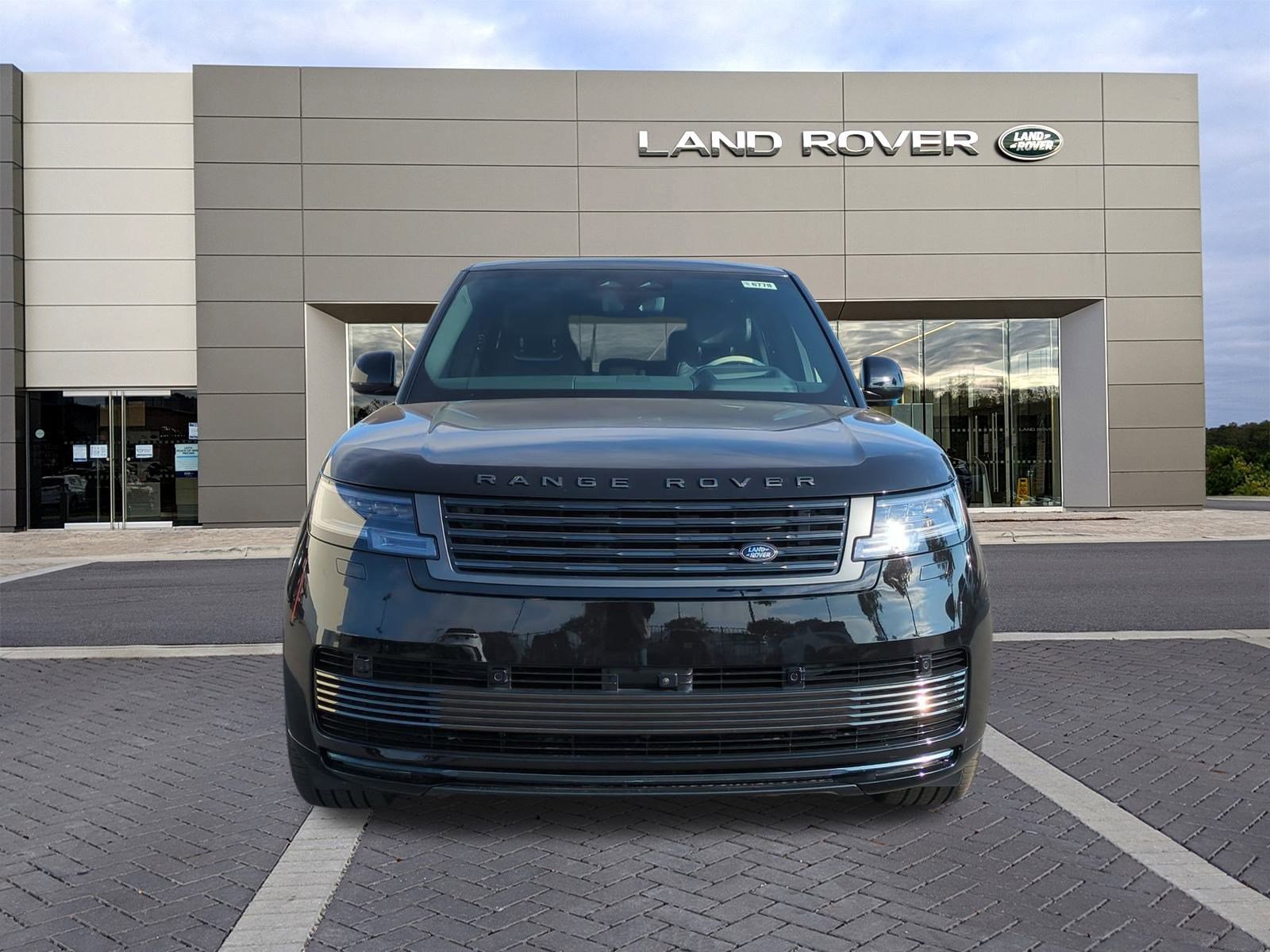 New 2025 Land Rover Range Rover SV image 2