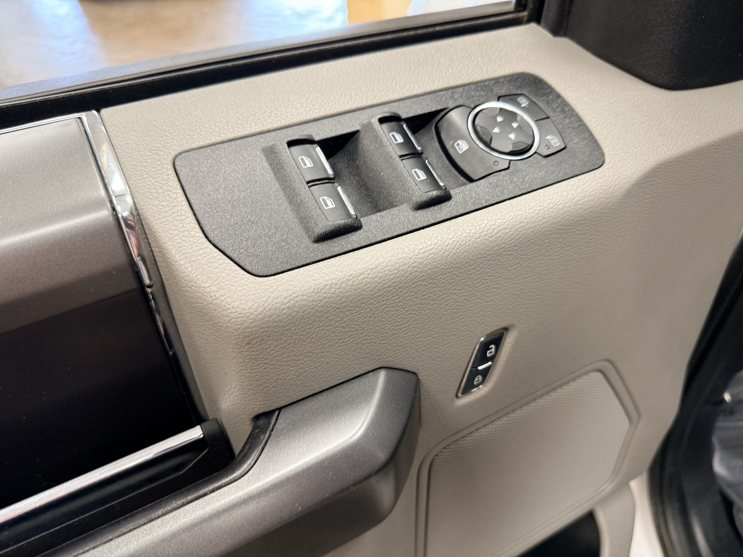 Used 2019 Ford F150 XLT w/ Equipment Group 302A Luxury AWD/4WD image 8