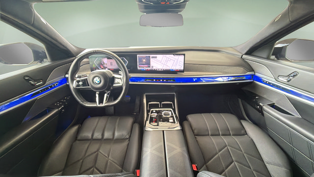 Used 2025 BMW 760i xDrive w/ Executive Package AWD/4WD image 7