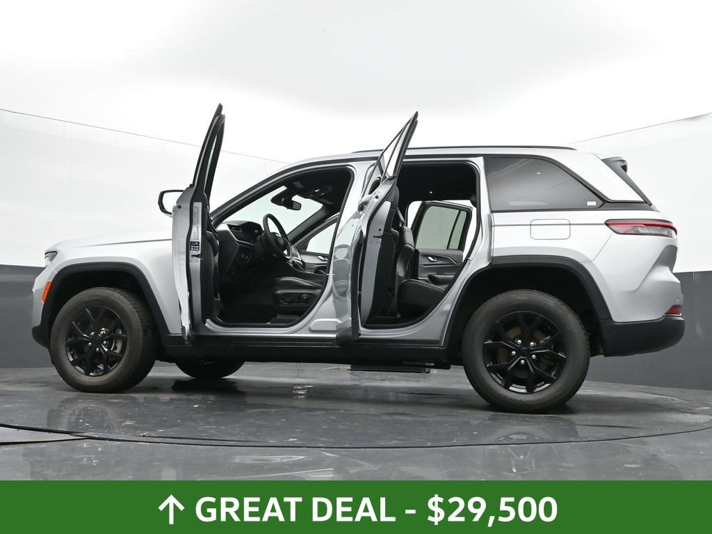 Used 2024 Jeep Grand Cherokee Altitude image 74