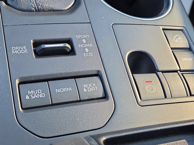 Used 2023 Toyota Highlander XLE AWD/4WD image 16