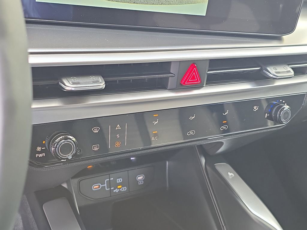 New 2026 Kia Sorento LX FWD image 24