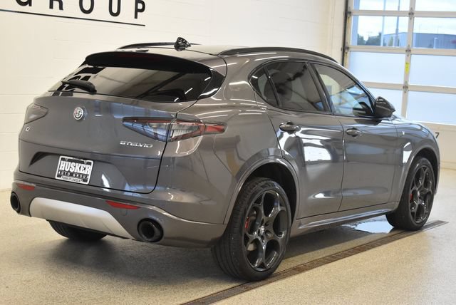 Used 2024 Alfa Romeo Stelvio Ti w/ Performance Driving Package AWD/4WD image 4