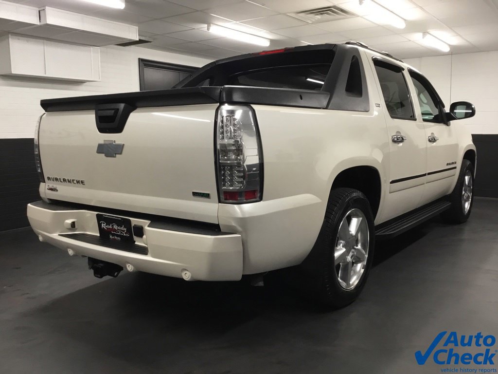 Used 2011 Chevrolet Avalanche LTZ AWD/4WD image 10