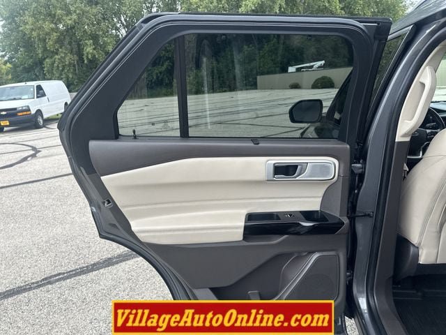Used 2021 Ford Explorer Platinum w/ Equipment Group 601A AWD/4WD image 32