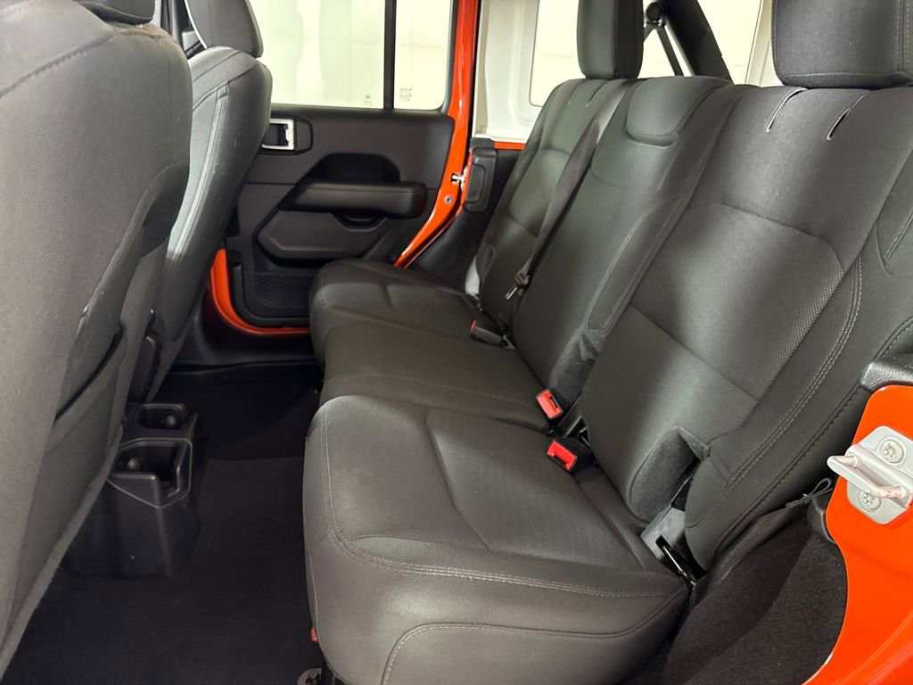 Used 2019 Jeep Wrangler Unlimited Sahara image 14