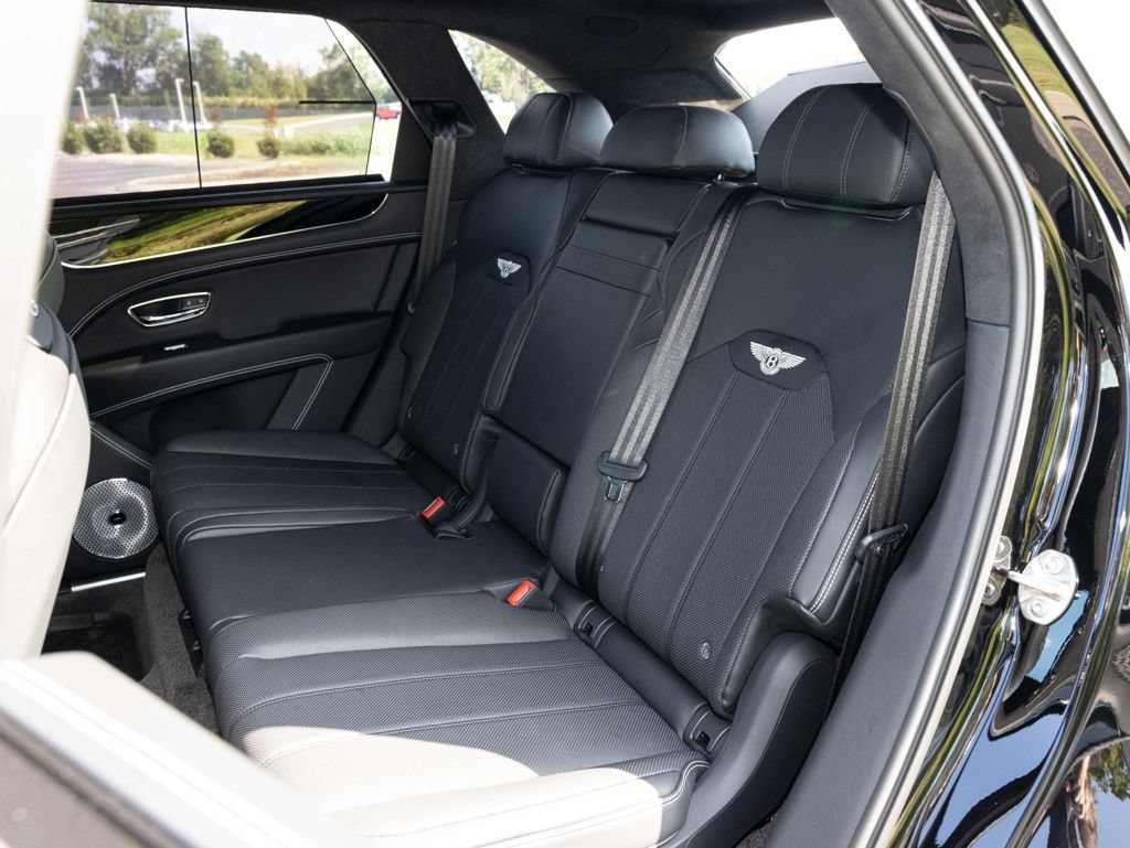 Used 2025 Bentley Bentayga AWD/4WD image 59