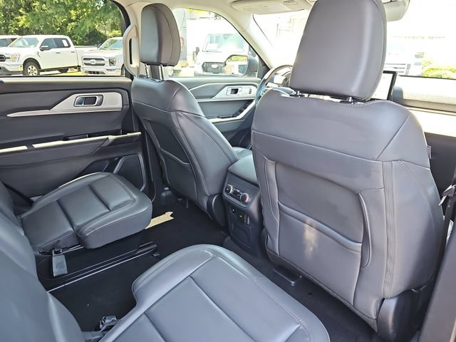 Certified 2025 Ford Explorer Active w/ Active Comfort Package RWD image 13