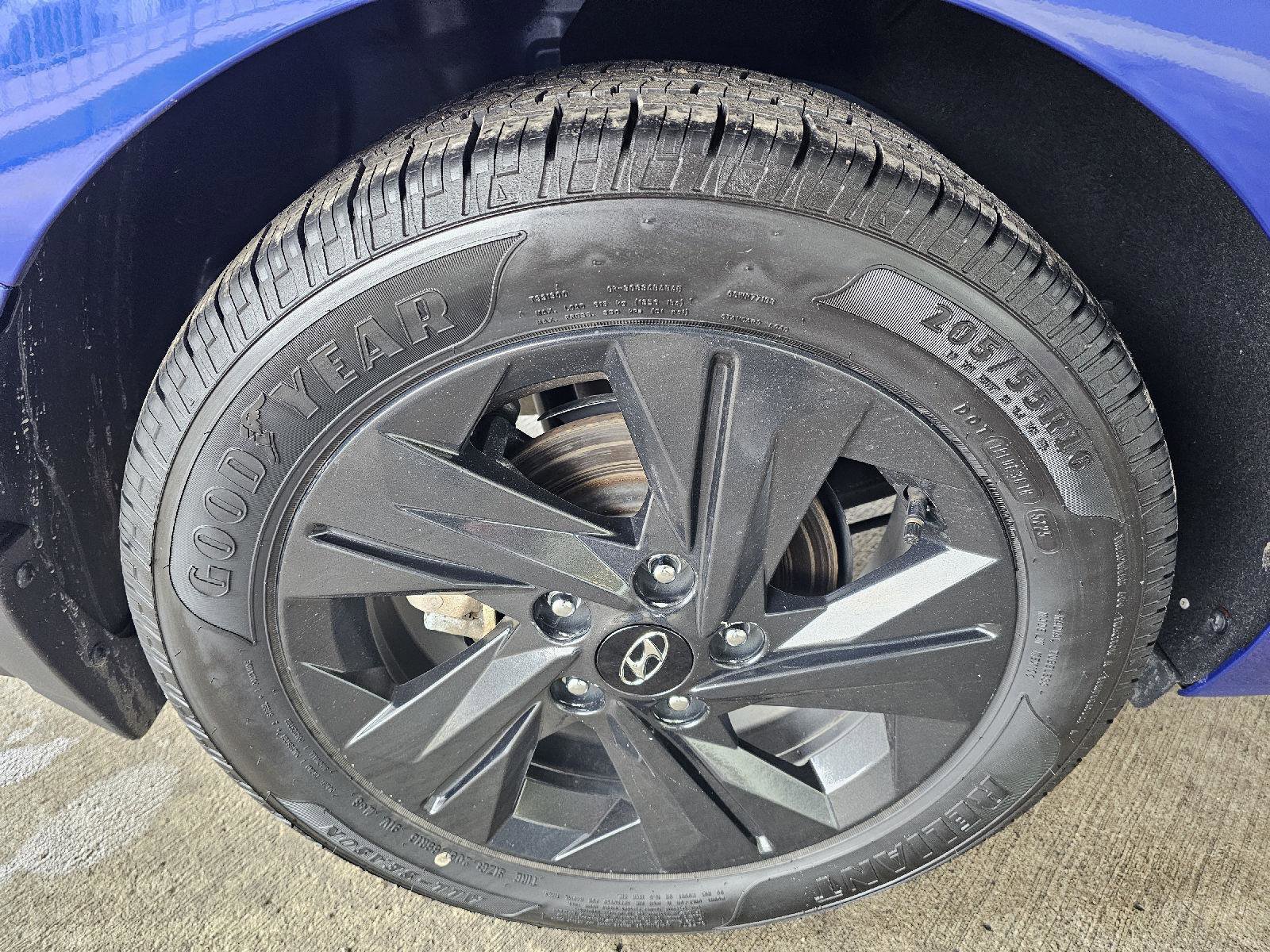 Used 2023 Hyundai Elantra SEL image 11