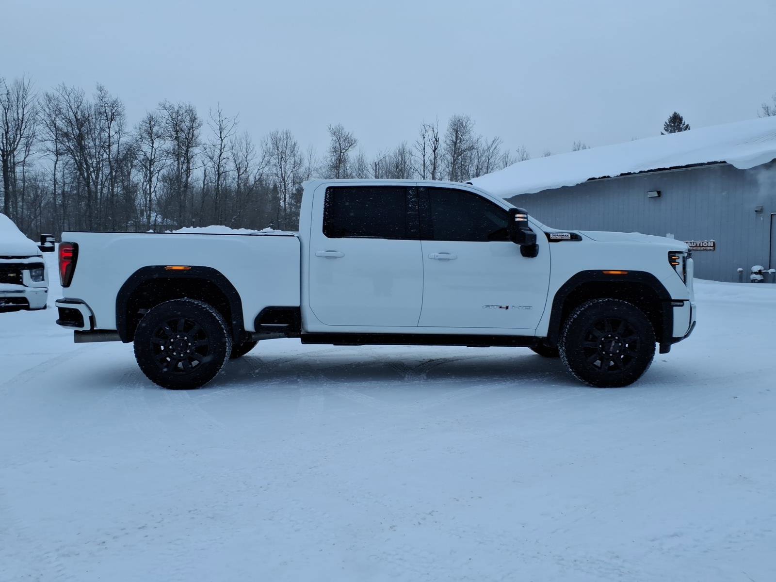 Used 2025 GMC Sierra 2500 AT4 w/ AT4 Premium Plus Package image 7