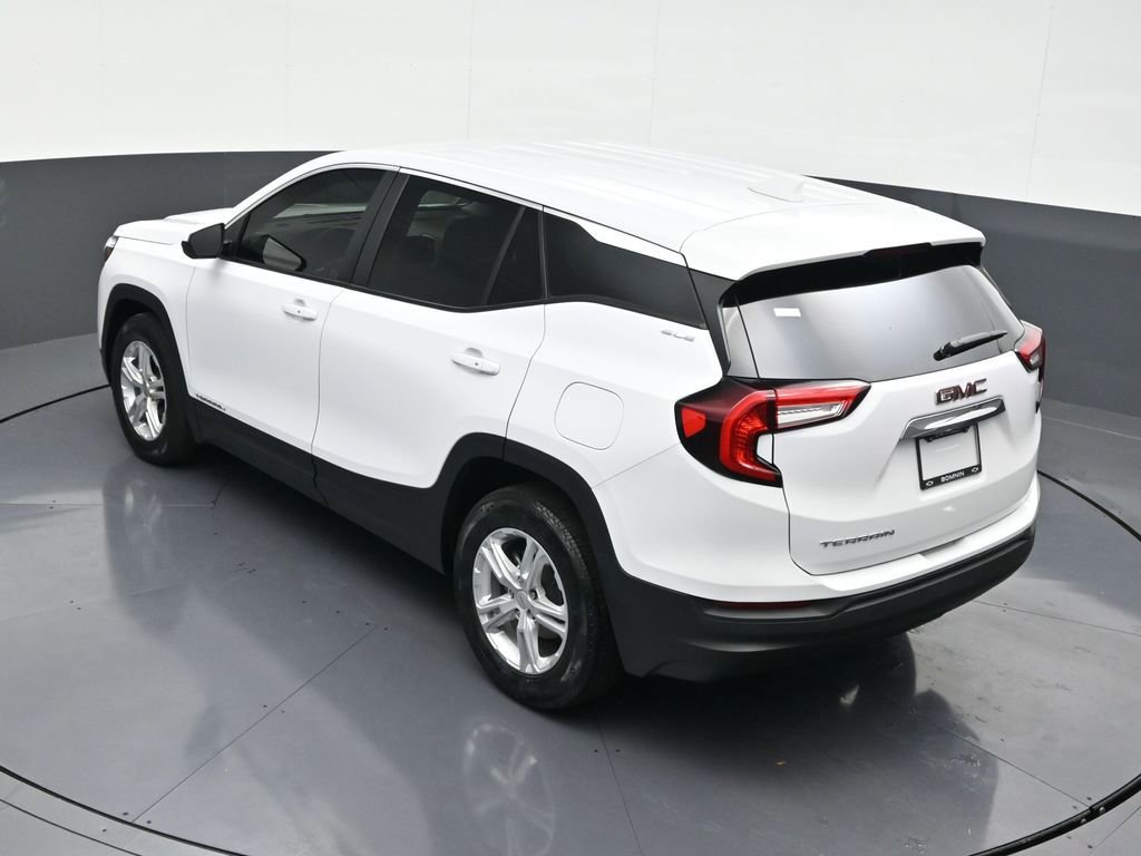 Used 2024 GMC Terrain SLE image 16