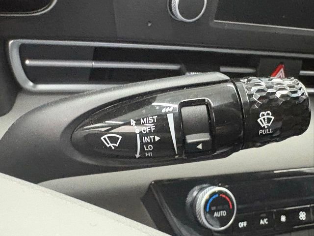 Used 2025 Hyundai Elantra Sport FWD image 18
