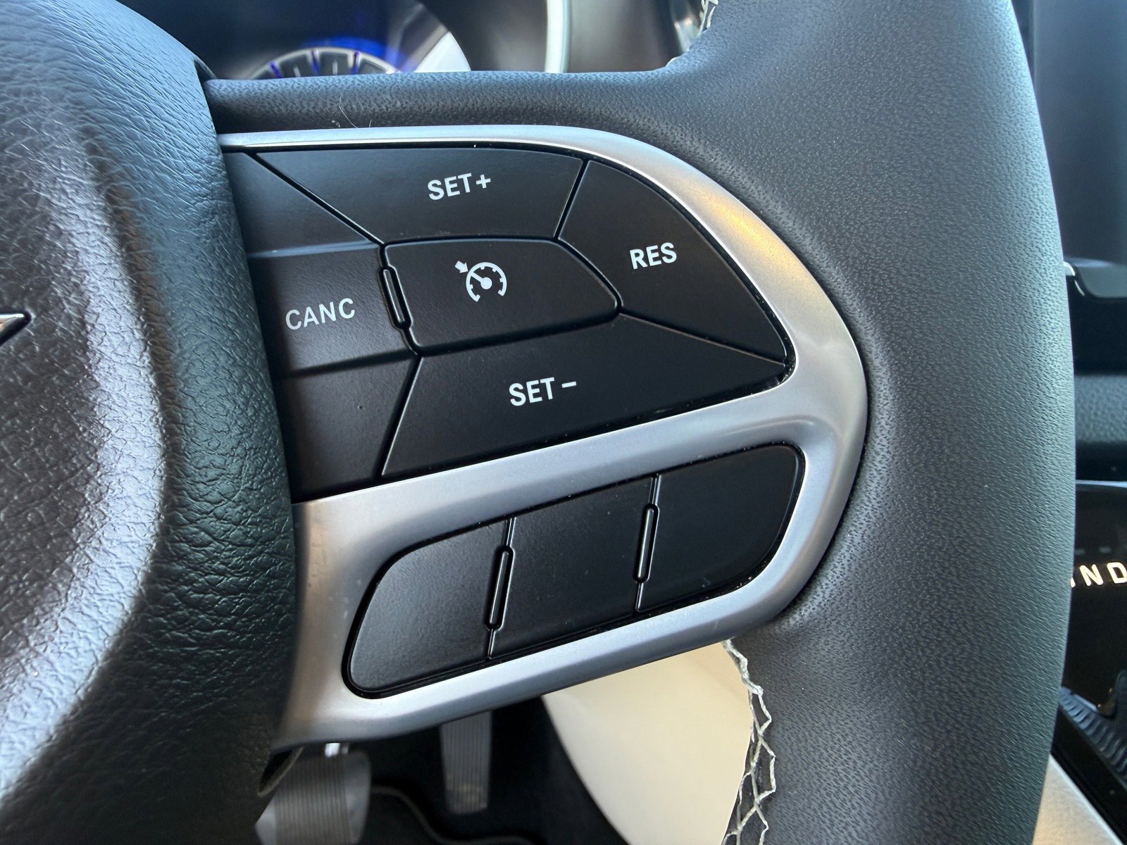 Used 2022 Chrysler Voyager LX image 14