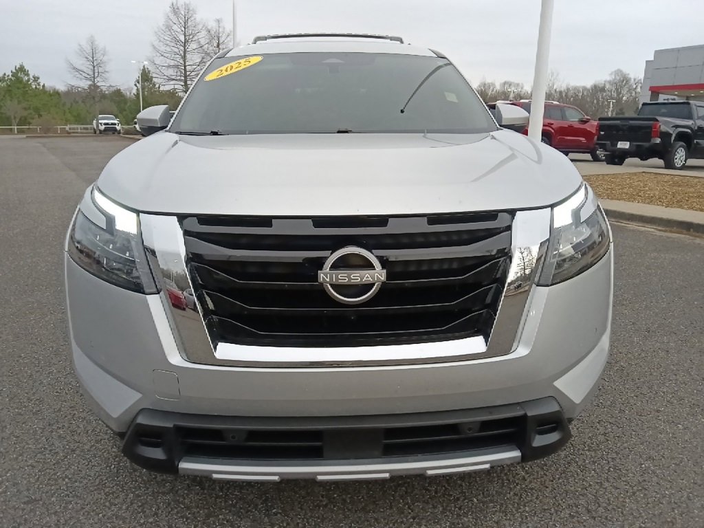 Used 2025 Nissan Pathfinder SL w/ SL Premium Package image 8