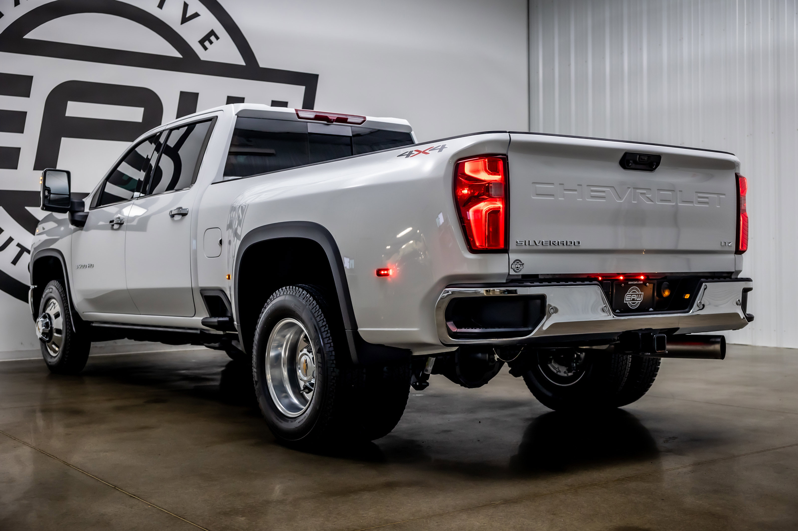 Used 2024 Chevrolet Silverado 3500 LTZ w/ LTZ Plus Package AWD/4WD image 34