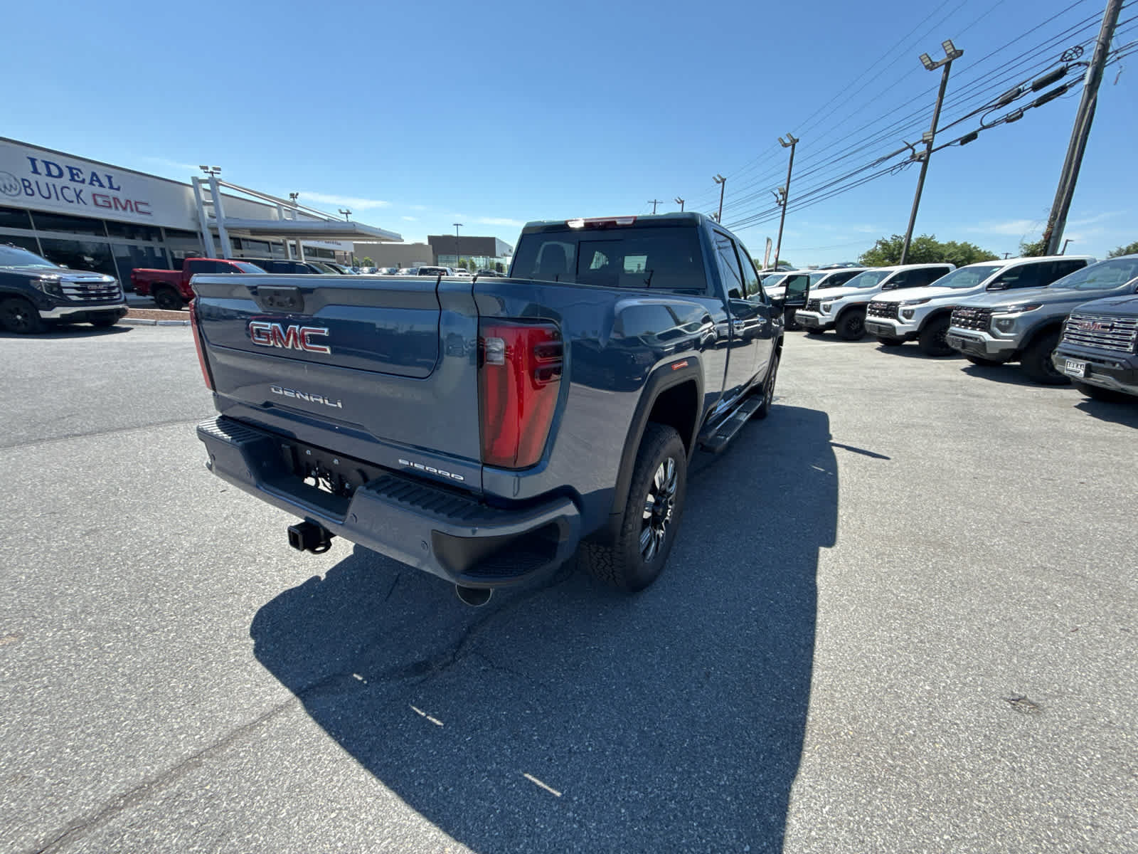 New 2026 GMC Sierra 3500 Denali w/ Denali Reserve Package AWD/4WD image 12