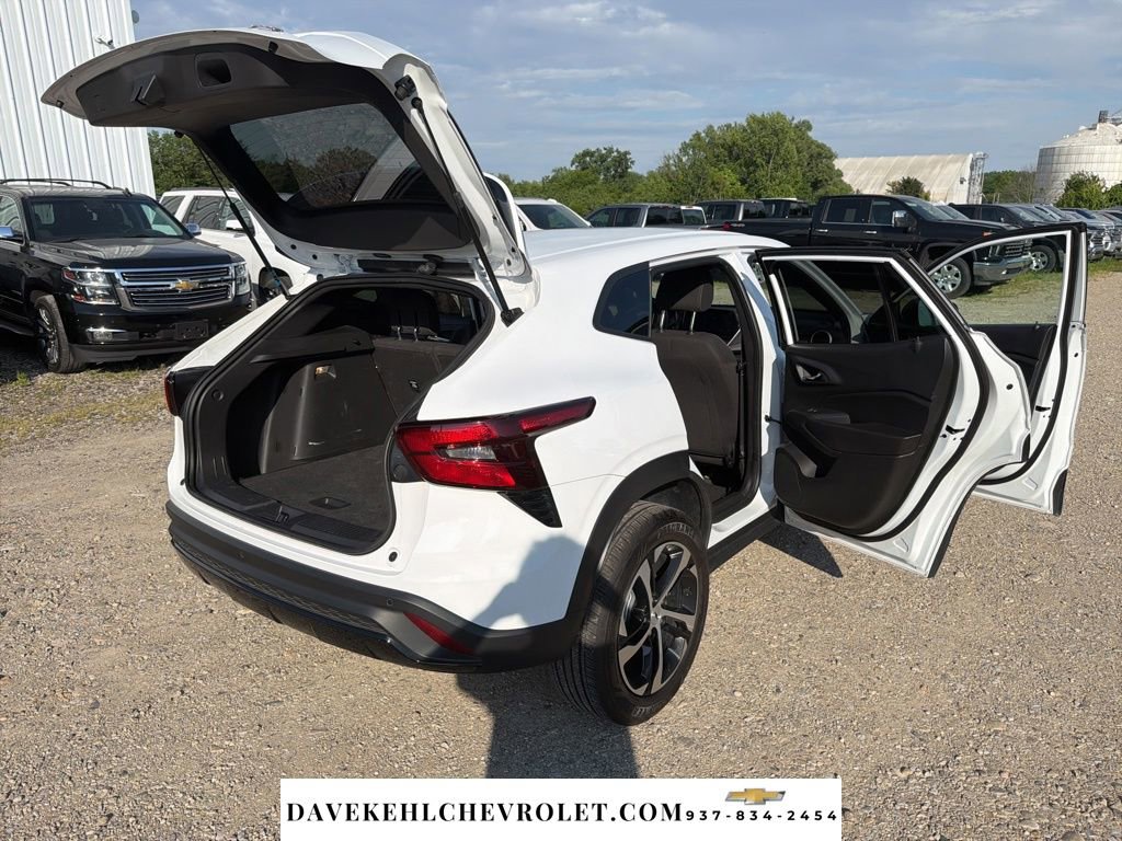 Used 2025 Chevrolet Trax RS w/ Driver Confidence Package FWD image 28