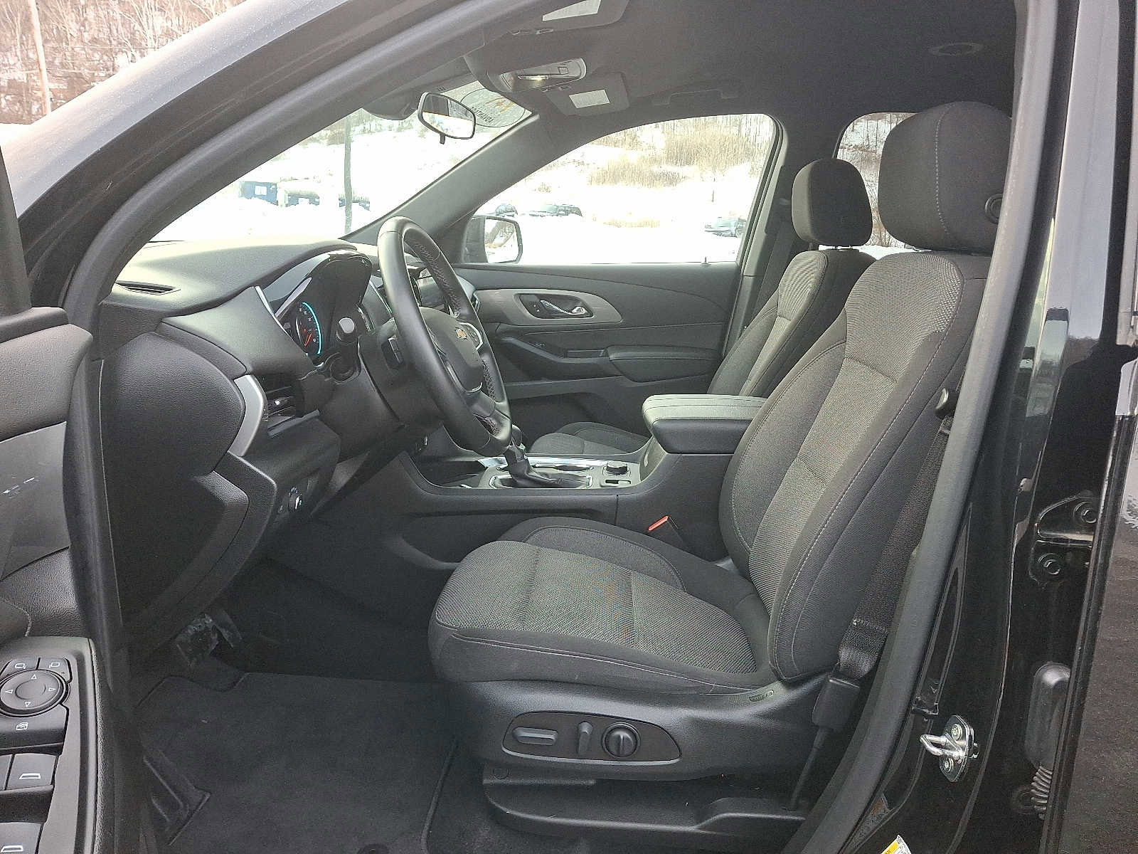 Used 2023 Chevrolet Traverse LT image 13