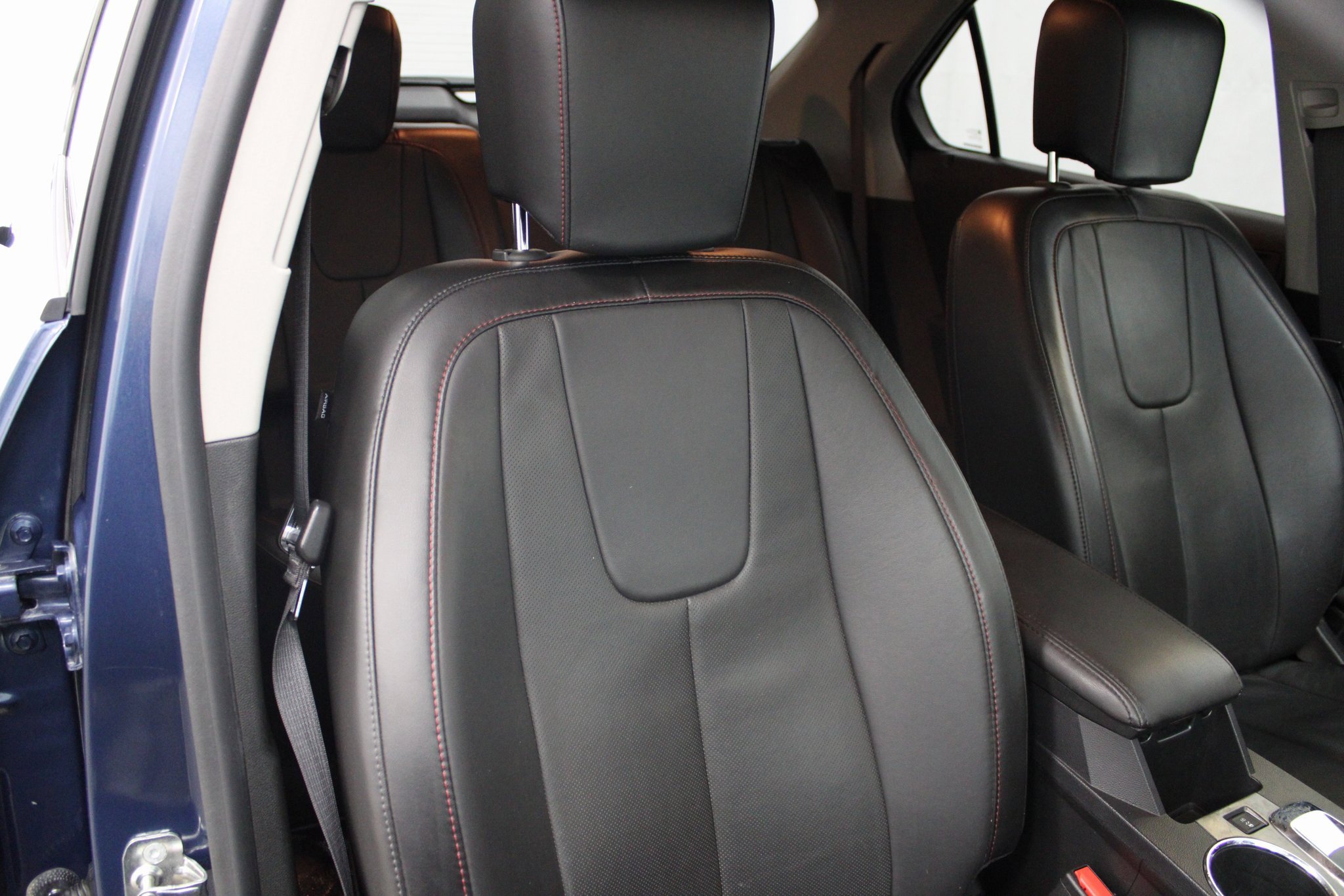 Used 2016 Chevrolet Equinox LTZ w/ Enhanced Convenience Package image 30