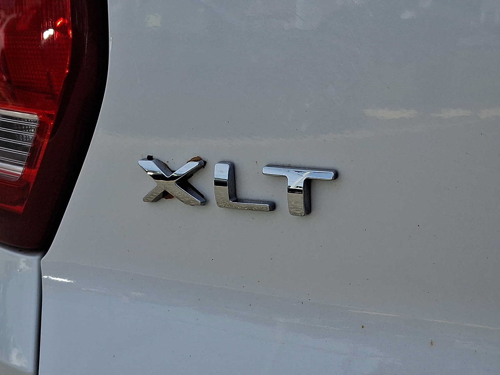 Used 2018 Ford Explorer XLT w/ Equipment Group 202A AWD/4WD image 34
