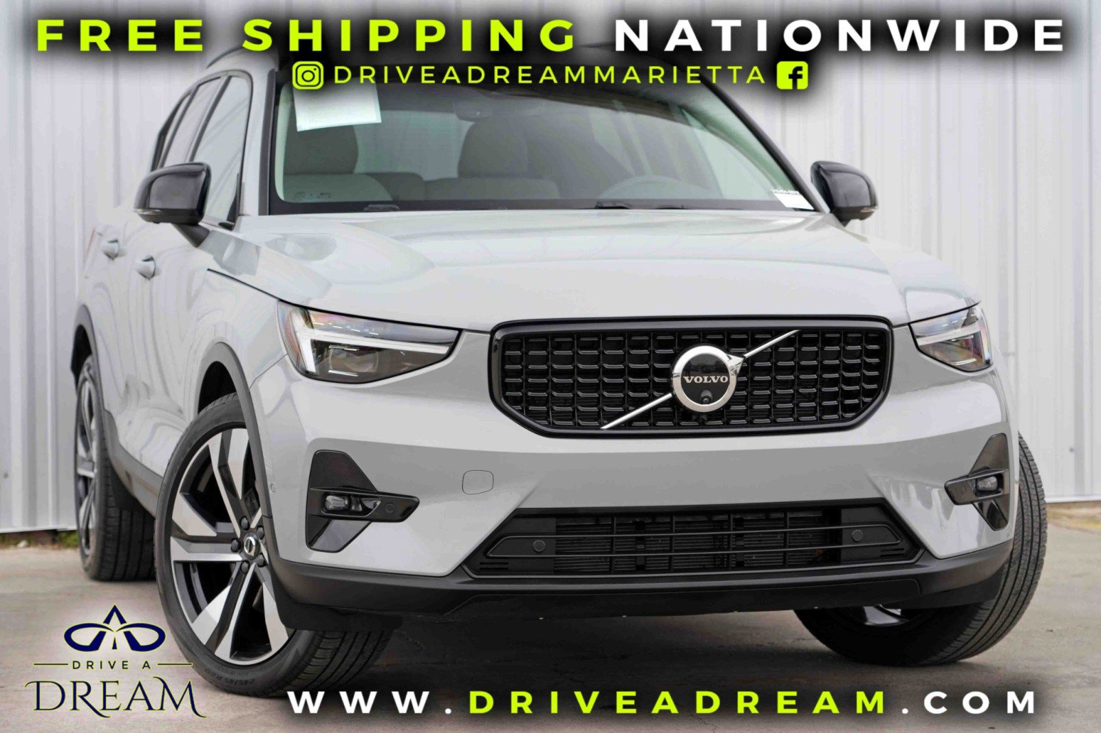 Used 2024 Volvo XC40 B5 Ultimate w/ Protection Package Premier image 2