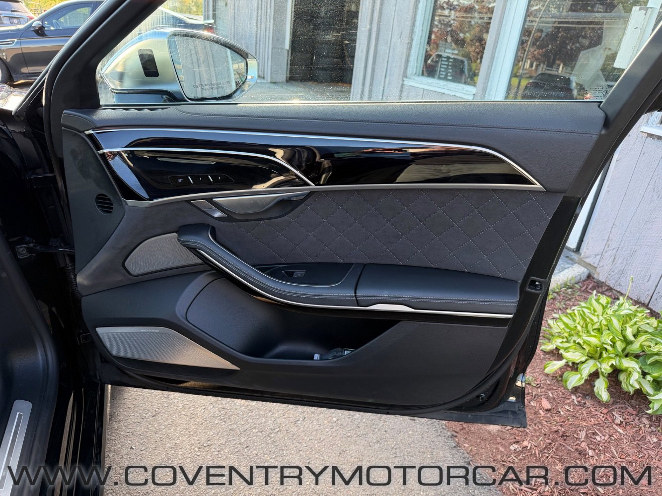 Used 2023 Audi S8 w/ S8 Executive Package AWD/4WD image 43