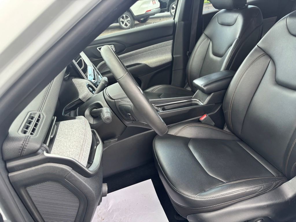 Used 2023 Jeep Compass Latitude image 11