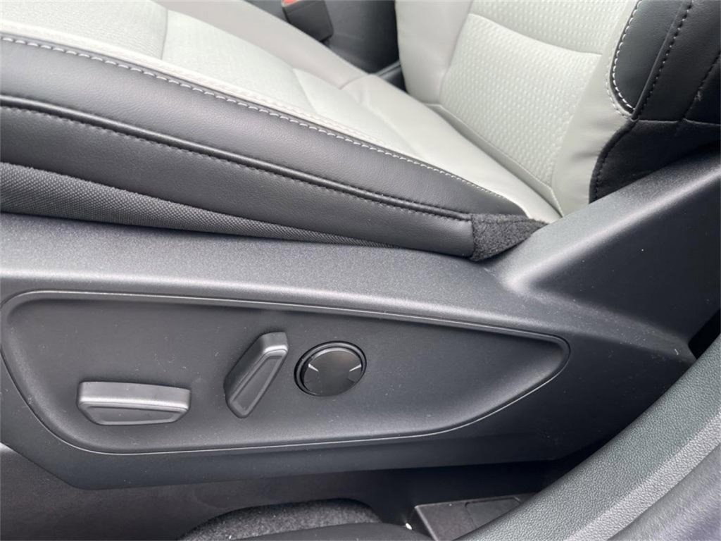 New 2025 Ford Escape SE image 11