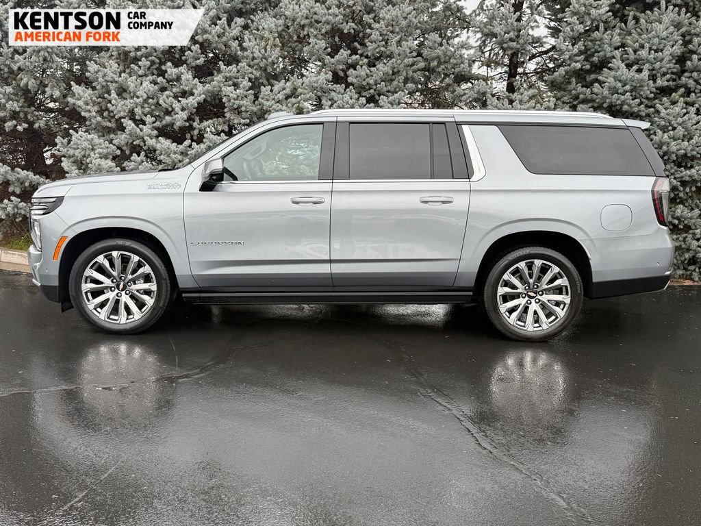 Used 2025 Chevrolet Suburban High Country image 4