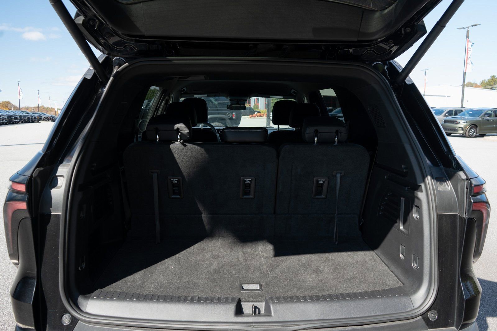 Used 2025 Chevrolet Traverse LT image 9