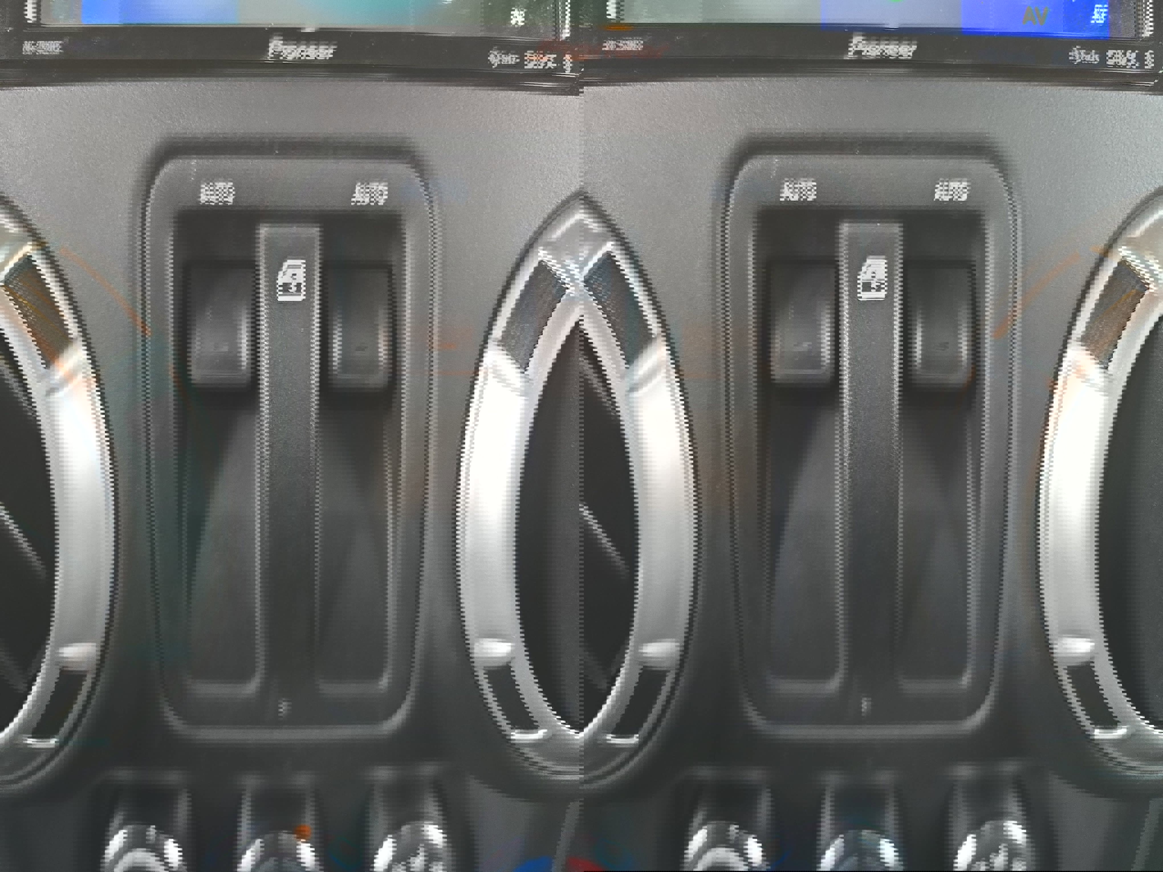 Used 2017 Jeep Wrangler Rubicon w/ Power Convenience Group image 25