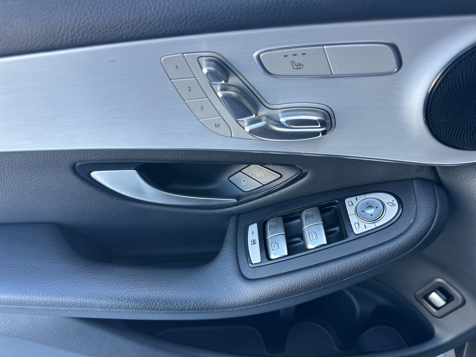 Used 2022 Mercedes-Benz GLC 300 4MATIC image 12