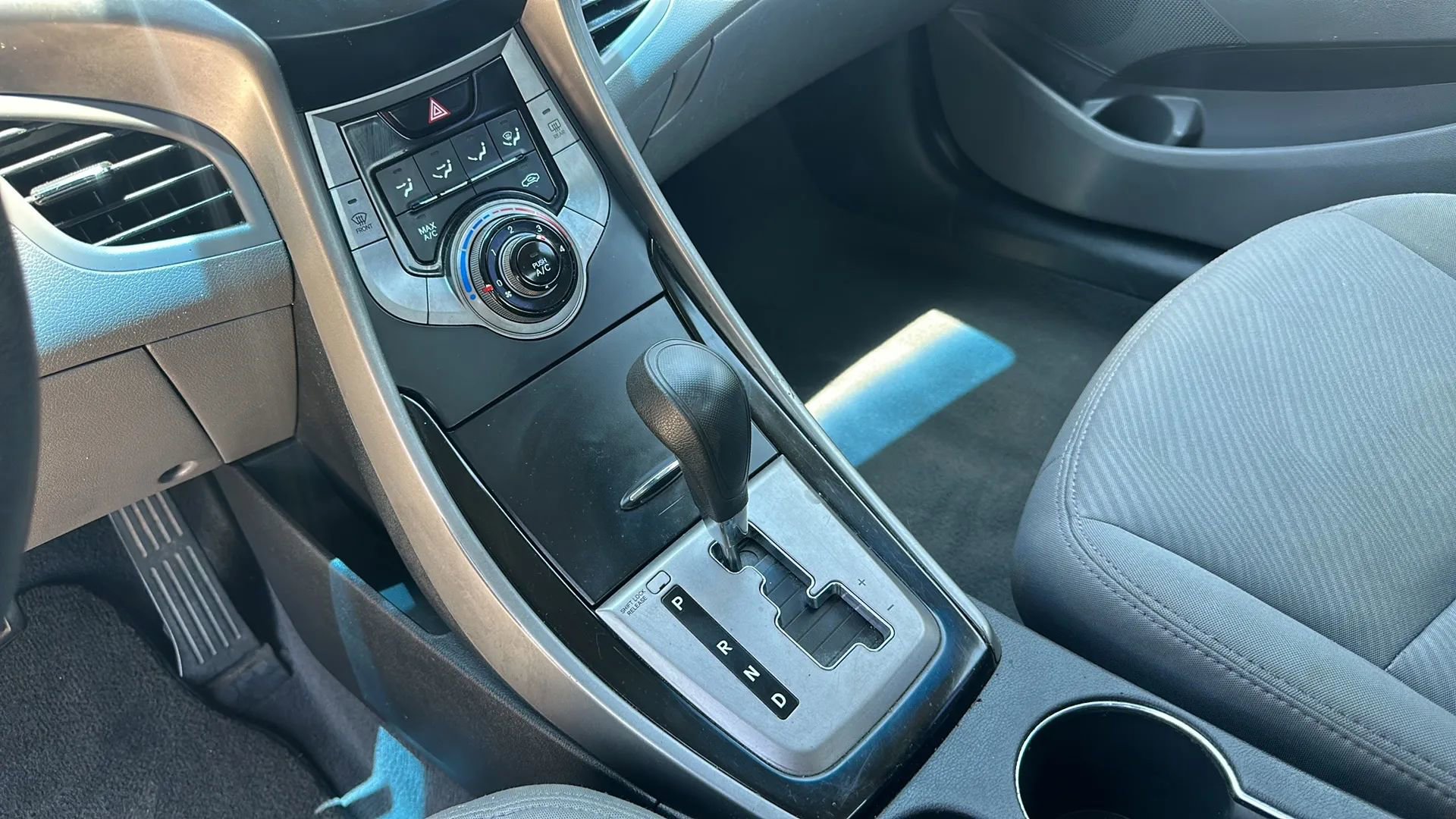 Used 2013 Hyundai Elantra GLS image 16