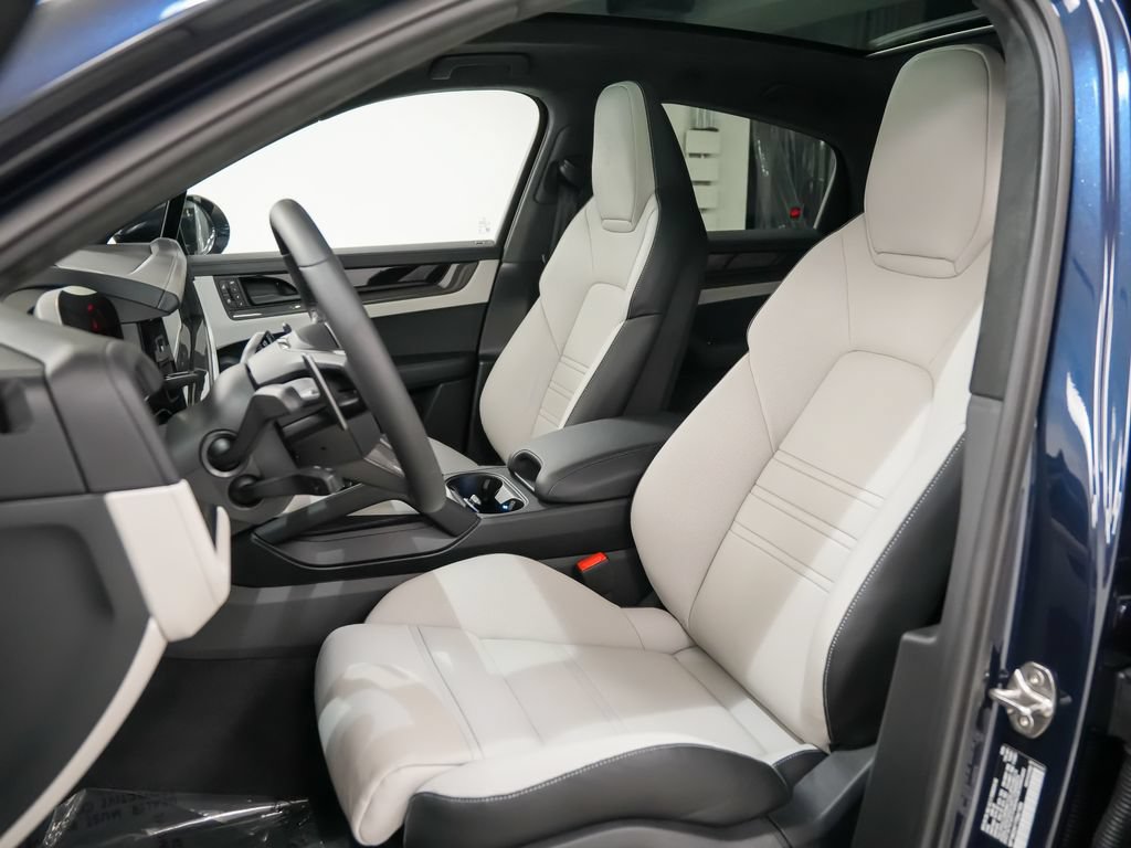 New 2026 Porsche Cayenne GTS AWD/4WD image 4