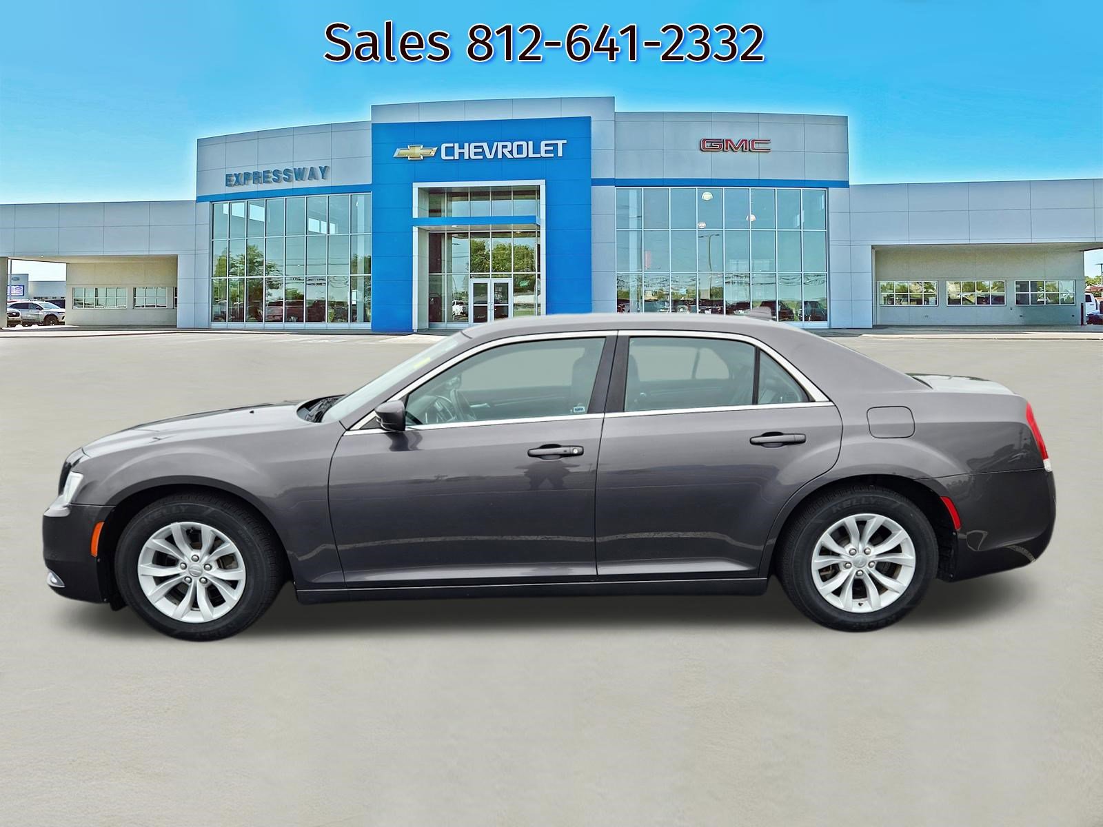 Used 2015 Chrysler 300 Limited RWD image 4
