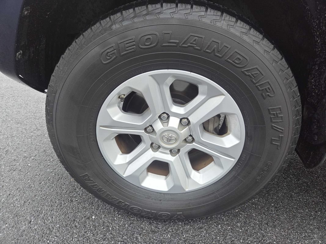 Used 2018 Toyota 4Runner SR5 Premium AWD/4WD image 31