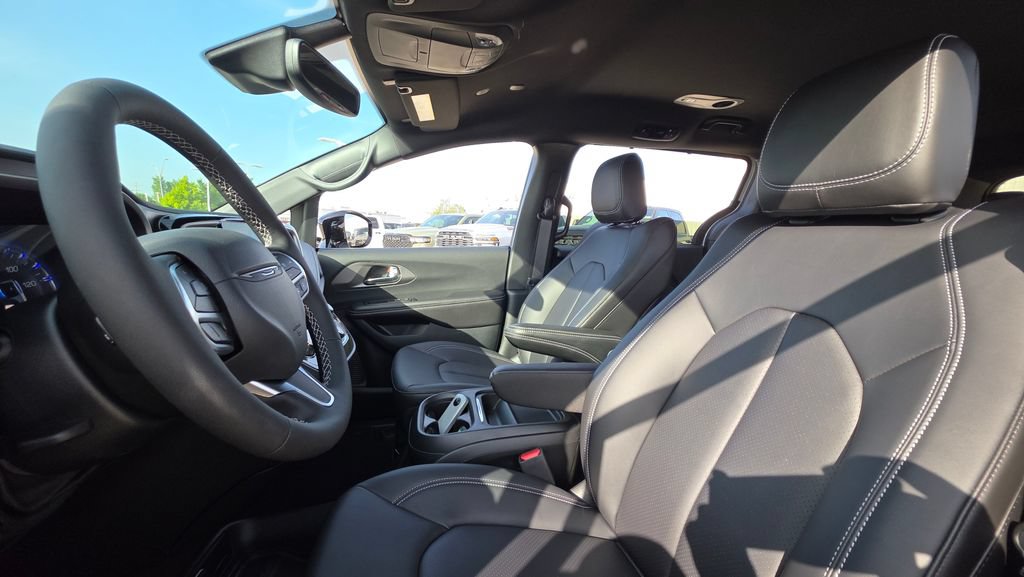 New 2027 Chrysler Pacifica Select FWD image 22