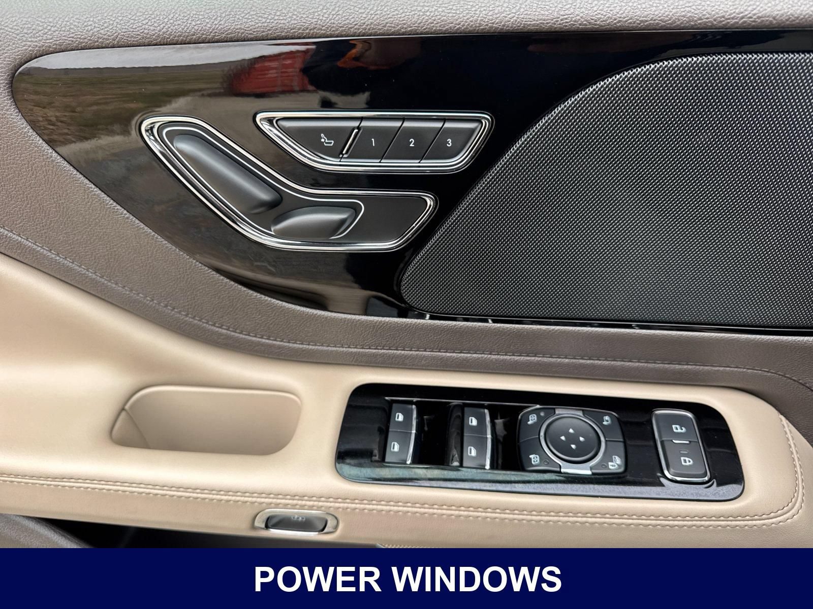 Used 2023 Lincoln Aviator 2WD w/ Premium Package image 12