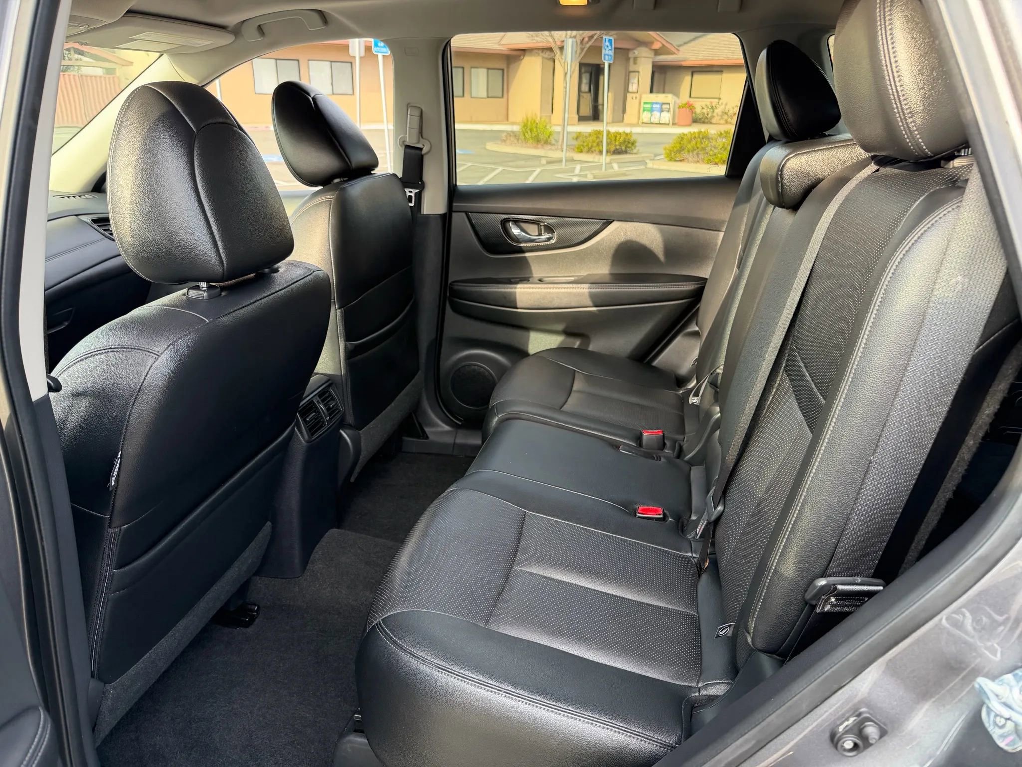 Used 2017 Nissan Rogue SL w/ SL Premium Package image 11