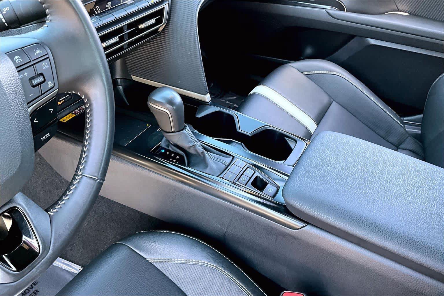 Used 2025 Toyota Camry SE FWD image 16