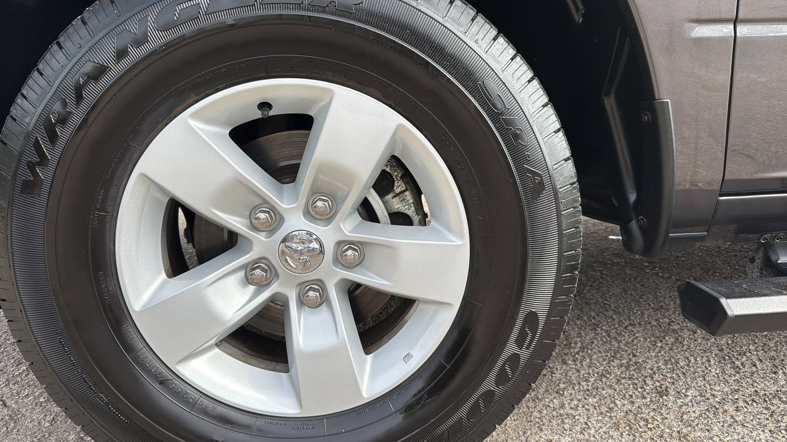 Used 2023 RAM 1500 Classic SLT AWD/4WD image 29