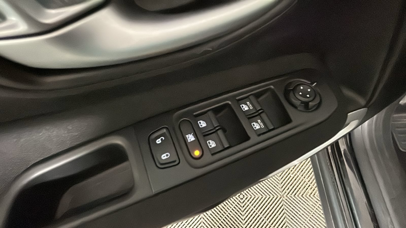 Used 2020 Jeep Renegade Latitude w/ Cold Weather Group AWD/4WD image 13